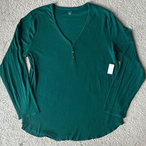 Love by GAP Ribbed Long Sleeve Henley Tee Shirt!